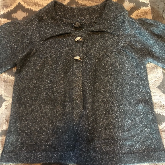Bcbg gray sweater size large - Picture 2 of 3